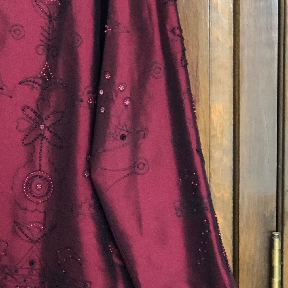 Laura Ashley Elegant Red and Black Fabric - Picture 7 of 12